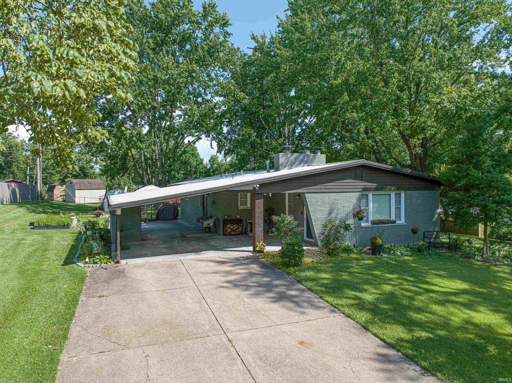 Photo of 7717 Meadowview Drive, Evansville, IN 47710 (MLS # 202624749)
