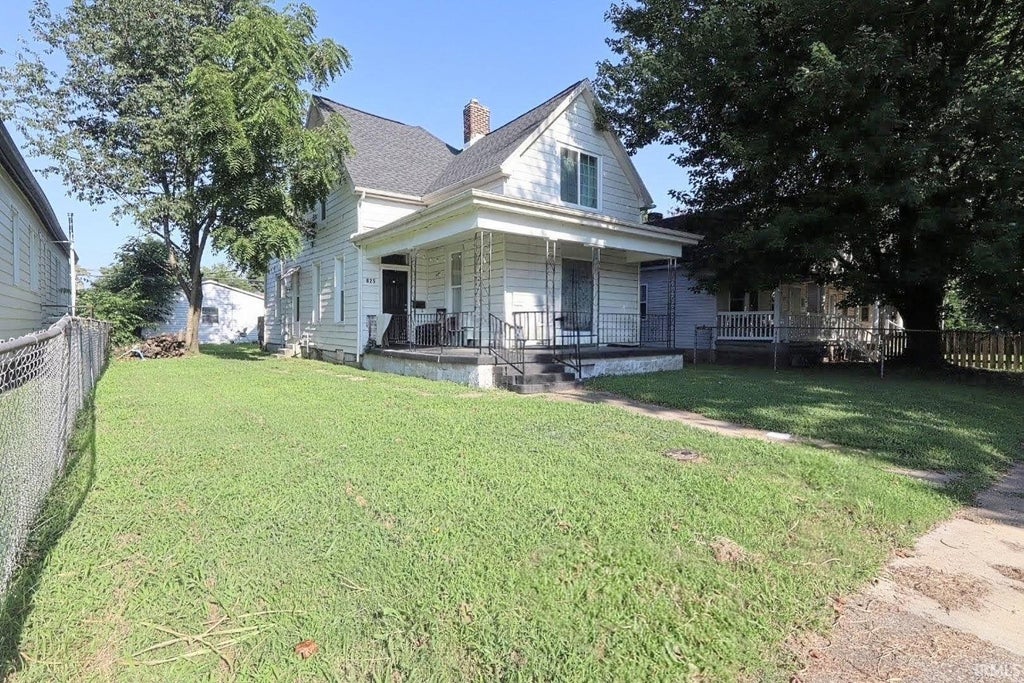 Photo of 825 S Garvin Street, Evansville, IN 47713 (MLS # 202631614)