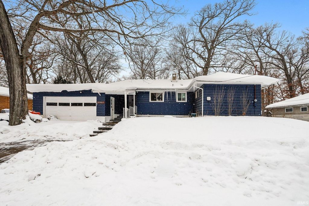 Photo of 52565 Lynnewood Avenue, South Bend, IN 46628 (MLS # 202603046)