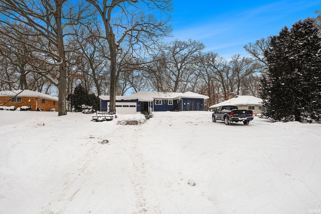 Photo of 52565 Lynnewood Avenue, South Bend, IN 46628 (MLS # 202603046)