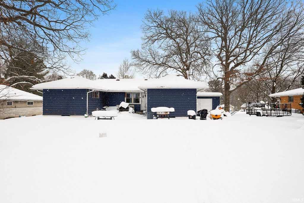 Photo of 52565 Lynnewood Avenue, South Bend, IN 46628 (MLS # 202603046)
