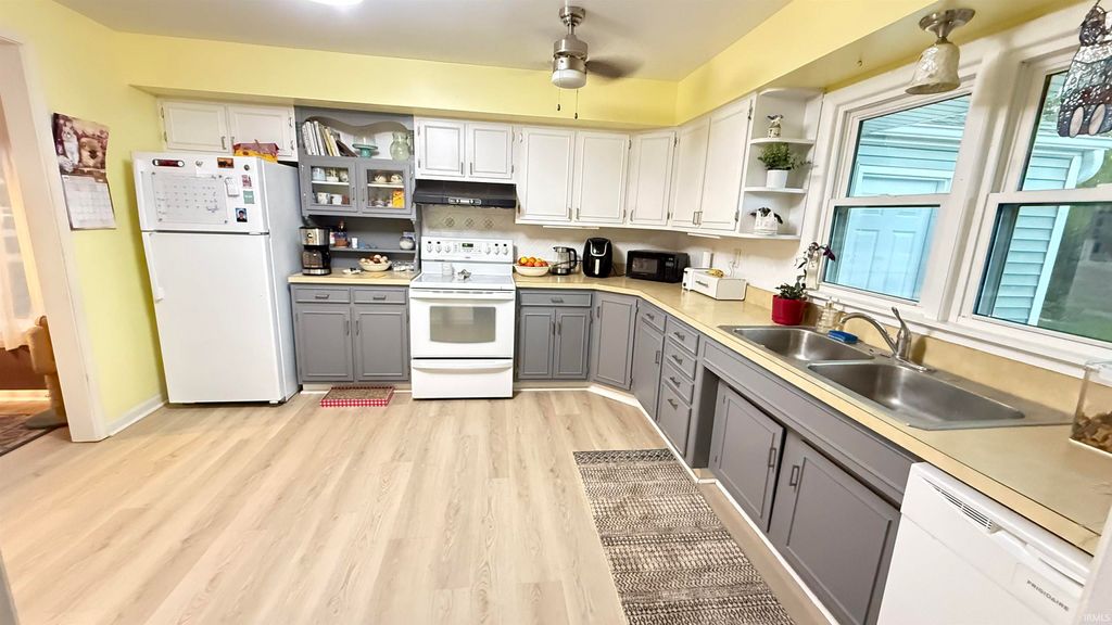Photo of 233 N Ernest Street, Griffith, IN 46319 (MLS # 202616576)