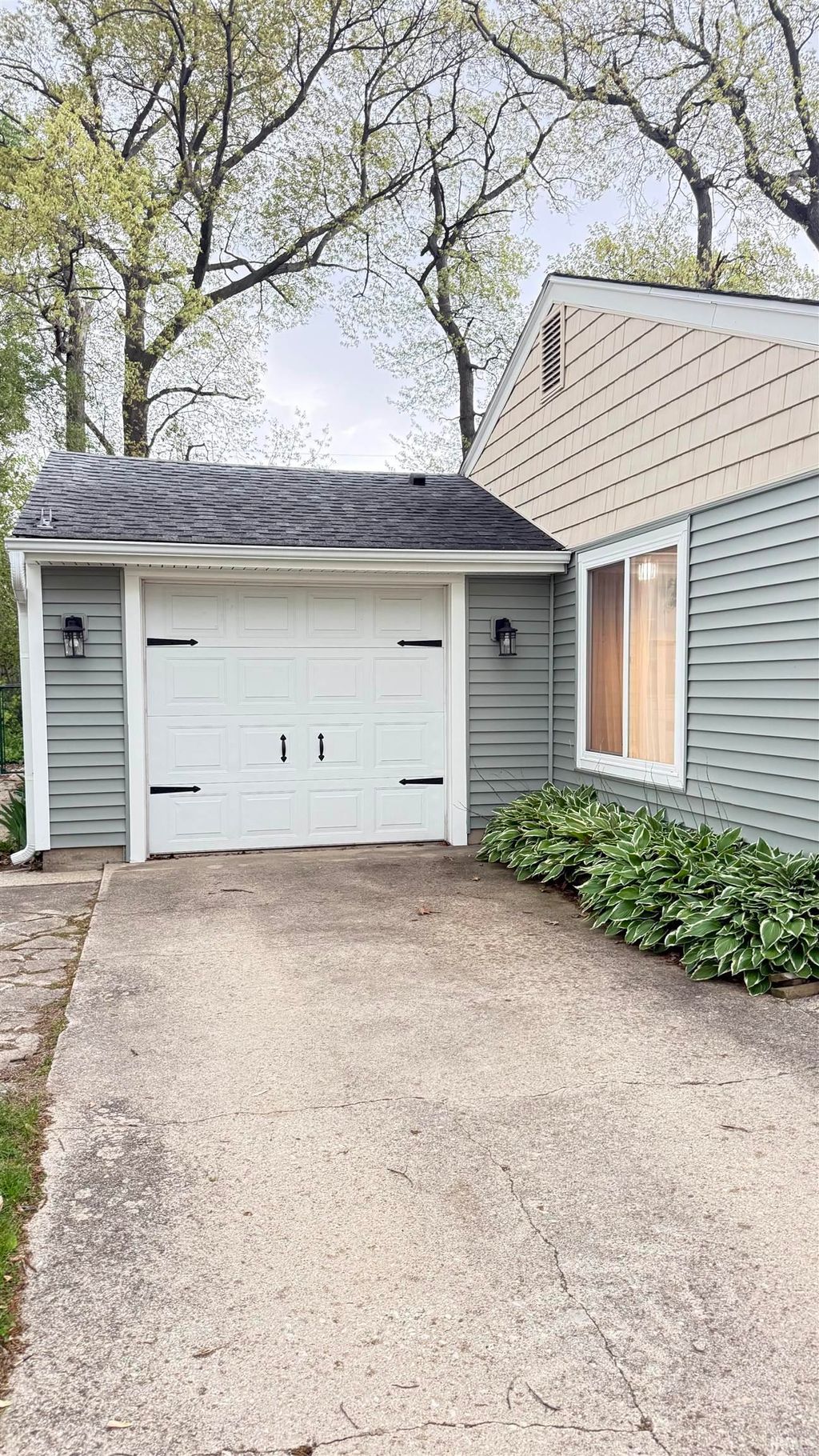 Photo of 233 N Ernest Street, Griffith, IN 46319 (MLS # 202616576)