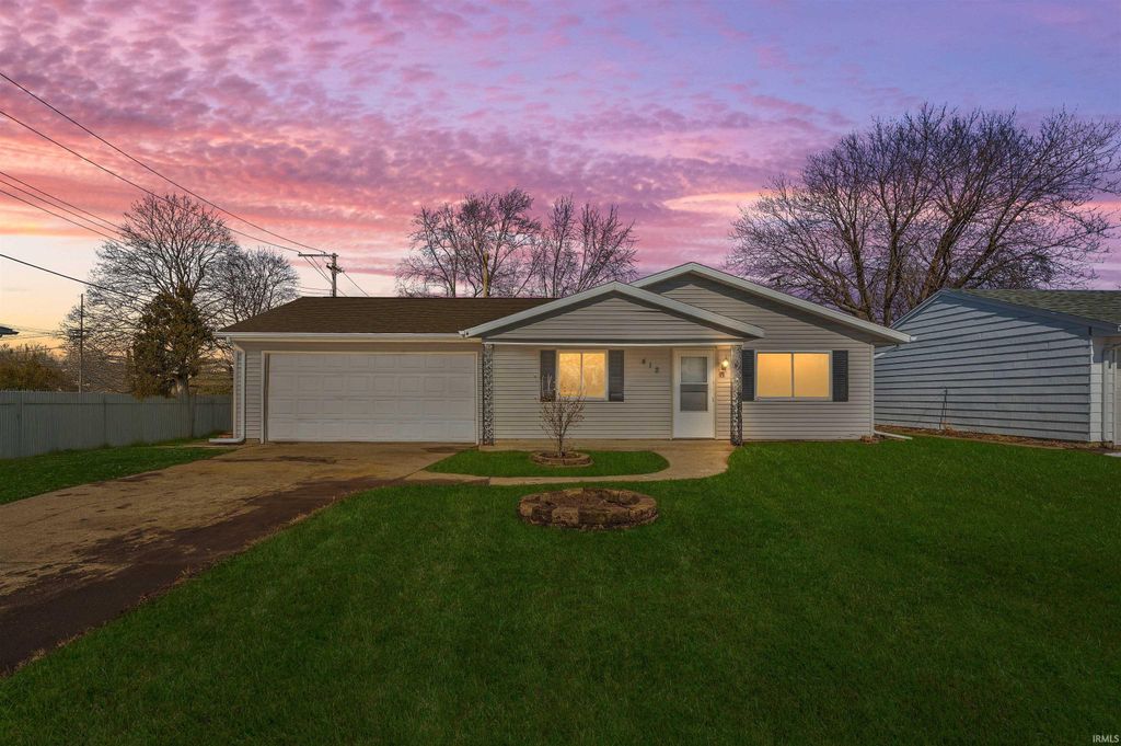 Photo of 412 E La Salle Avenue, Mishawaka, IN 46637 (MLS # 202606877)