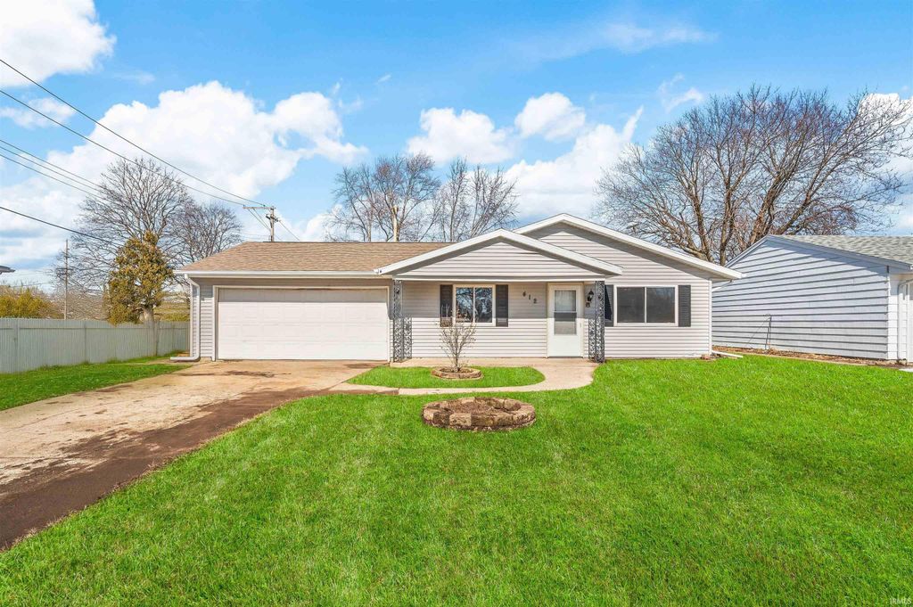 Photo of 412 E La Salle Avenue, Mishawaka, IN 46637 (MLS # 202606877)