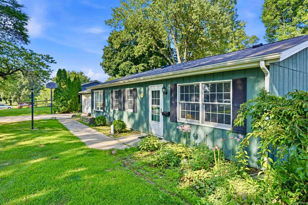 Photo of 518 N Meadow Lane, Kendallville, IN 46755 (MLS # 202631091)