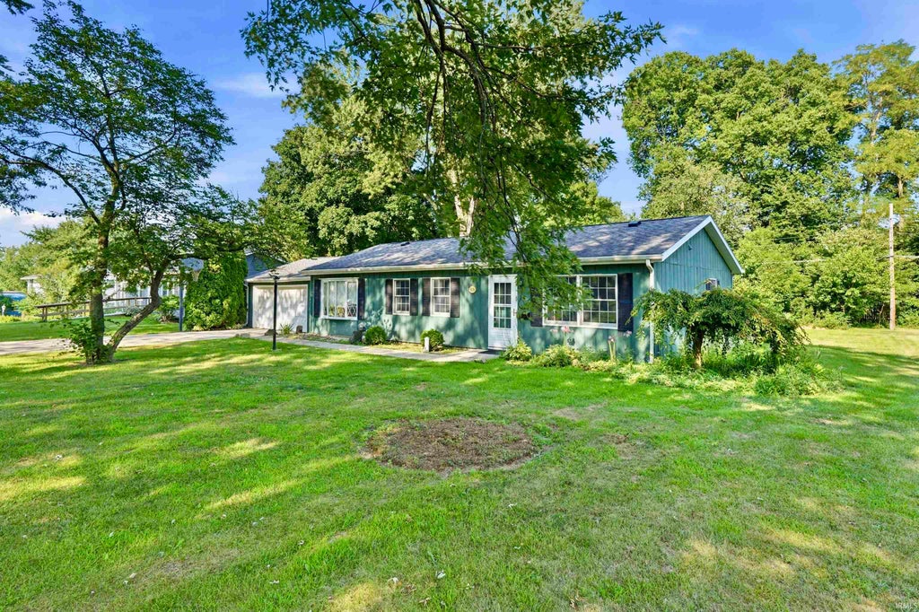 Photo of 518 N Meadow Lane, Kendallville, IN 46755 (MLS # 202631091)