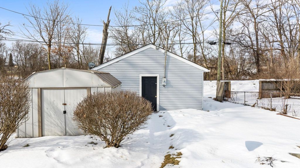 Photo of 2054 Pauline Street, Fort Wayne, IN 46802 (MLS # 202604602)