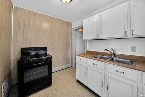 Tiny photo for 225 E Donald Street, South Bend, IN 46613 (MLS # 202643773)