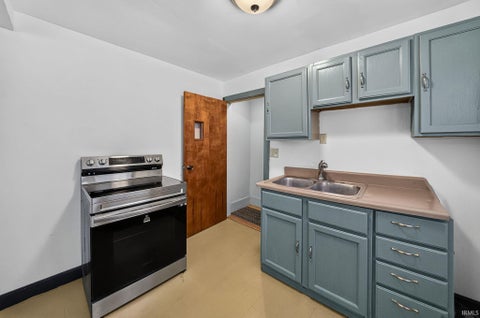 Tiny photo for 225 E Donald Street, South Bend, IN 46613 (MLS # 202643773)