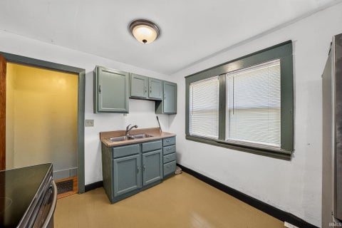 Tiny photo for 225 E Donald Street, South Bend, IN 46613 (MLS # 202643773)