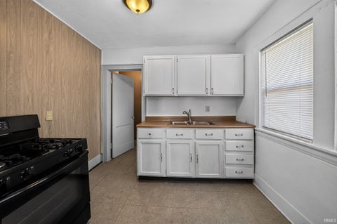 Tiny photo for 225 E Donald Street, South Bend, IN 46613 (MLS # 202643773)