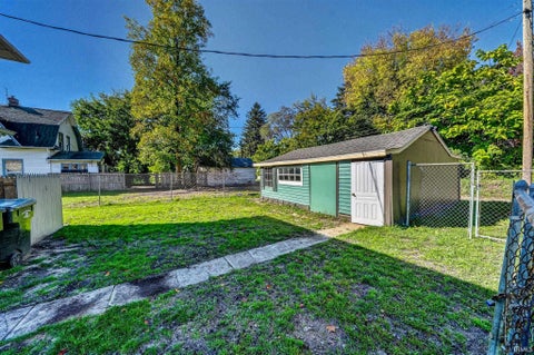 Tiny photo for 225 E Donald Street, South Bend, IN 46613 (MLS # 202643773)