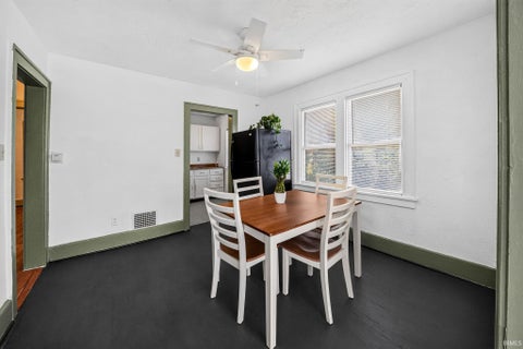 Tiny photo for 225 E Donald Street, South Bend, IN 46613 (MLS # 202643773)