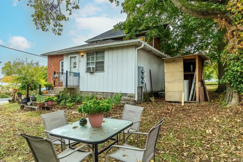 Tiny photo for 804 N Harrison Street, Syracuse, IN 46567 (MLS # 202541896)