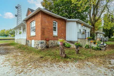 Tiny photo for 804 N Harrison Street, Syracuse, IN 46567 (MLS # 202541896)