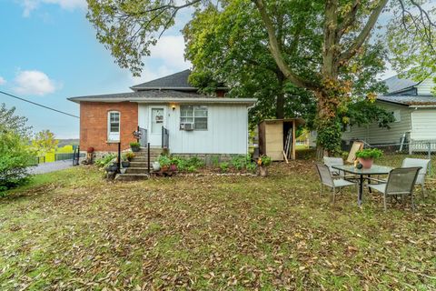 Tiny photo for 804 N Harrison Street, Syracuse, IN 46567 (MLS # 202541896)