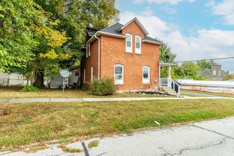 Photo of 804 N Harrison Street, Syracuse, IN 46567 (MLS # 202541896)