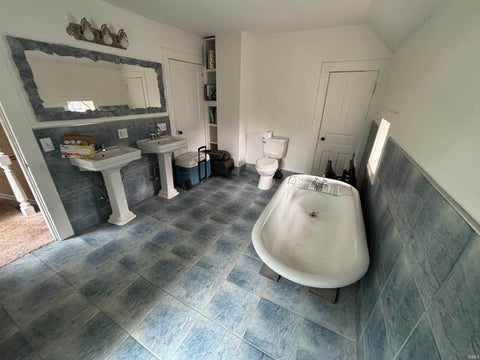 Tiny photo for 526 Dowling Street, Kendallville, IN 46755 (MLS # 202628543)