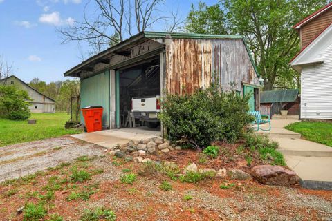 Tiny photo for 2496 E 400 N Road, Kokomo, IN 46901 (MLS # 202619402)