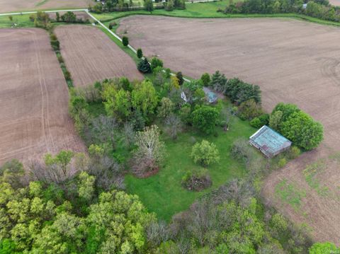Tiny photo for 2496 E 400 N Road, Kokomo, IN 46901 (MLS # 202619402)