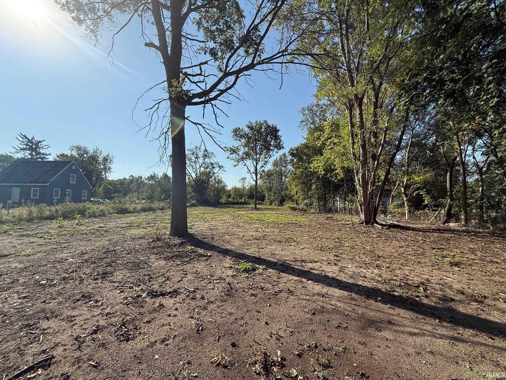 Photo of 11674 W Lincolnway Way, Osceola, IN 46561 (MLS # 202539228)