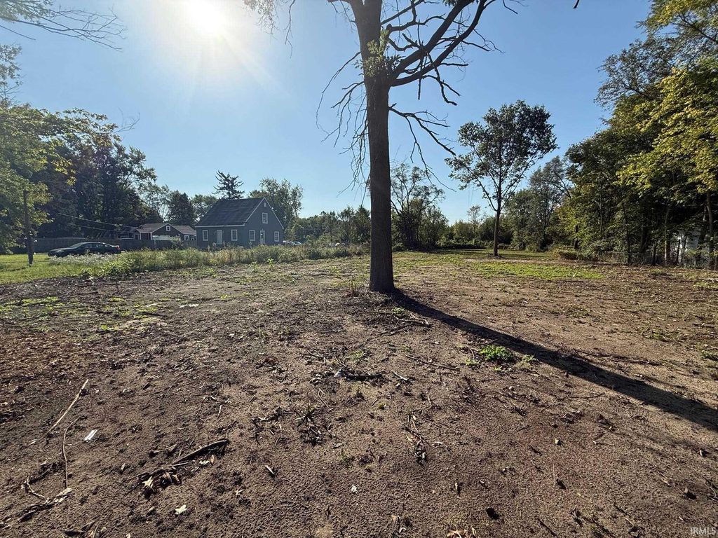 Photo of 11674 W Lincolnway Way, Osceola, IN 46561 (MLS # 202539228)