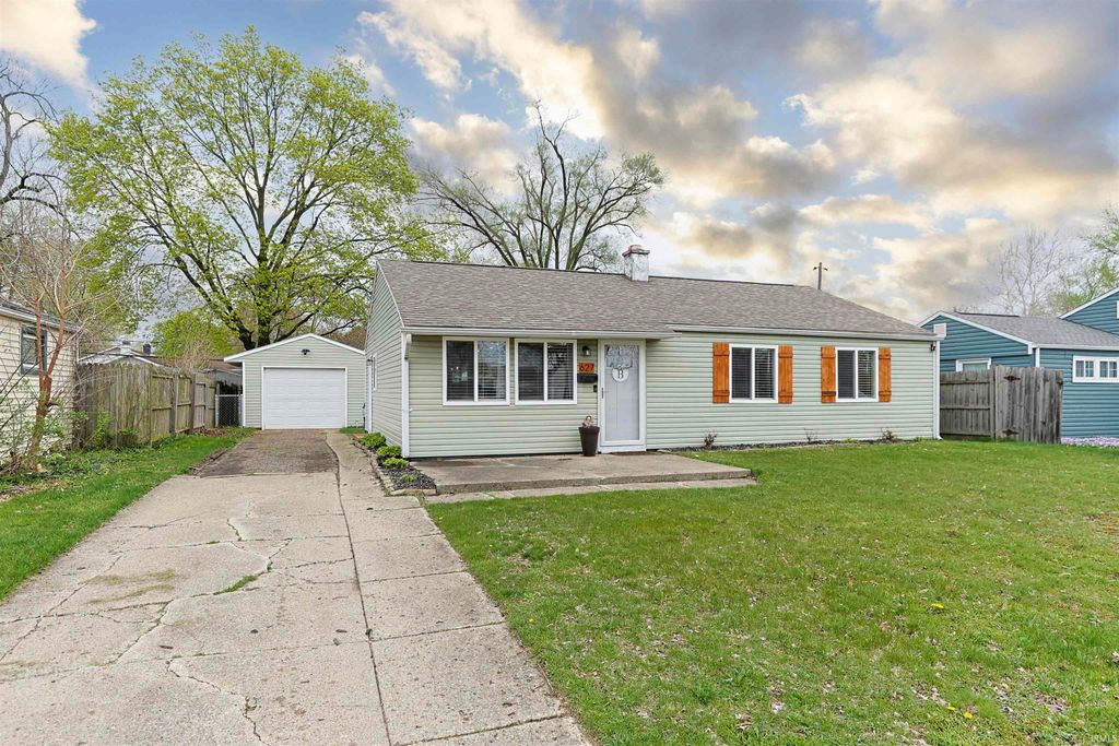 Photo of 627 Manchester Drive, South Bend, IN 46615 (MLS # 202613428)