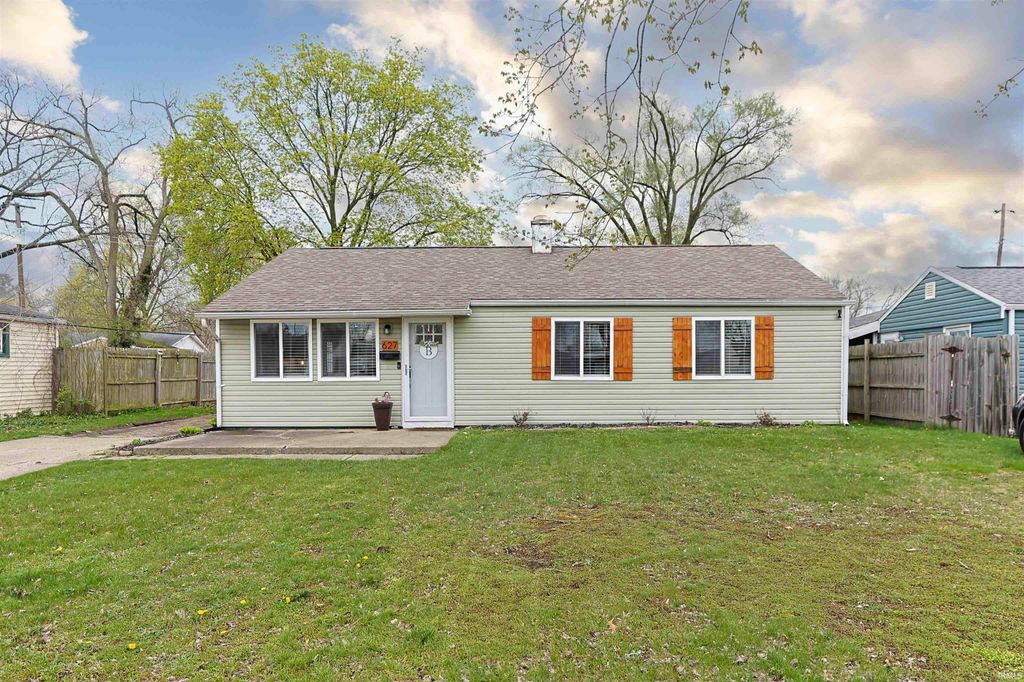 Photo of 627 Manchester Drive, South Bend, IN 46615 (MLS # 202613428)