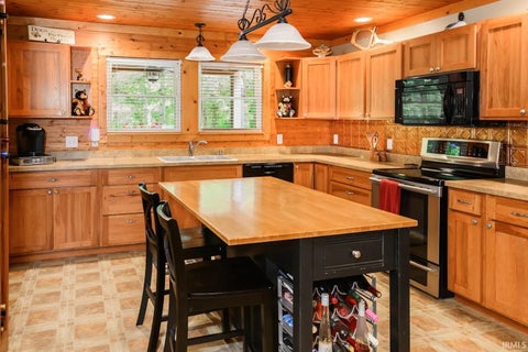 Tiny photo for 8825 W Evans Road, Bloomington, IN 47403 (MLS # 202621540)