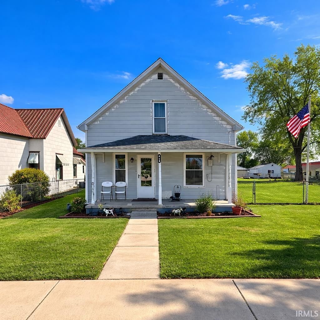 Photo of 816 S Cicott Street, Logansport, IN 46947 (MLS # 202608257)