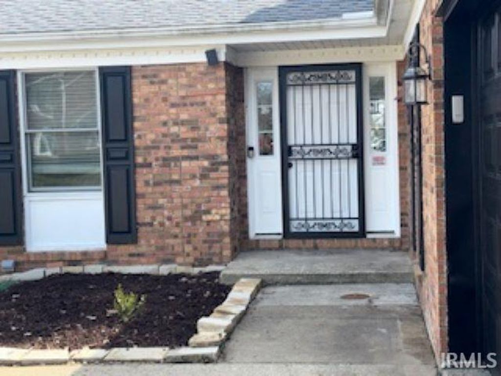 Photo of 5555 Lakeside Drive, Newburgh, IN 47630 (MLS # 202606440)