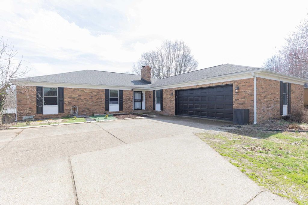 Photo of 5555 Lakeside Drive, Newburgh, IN 47630 (MLS # 202606440)