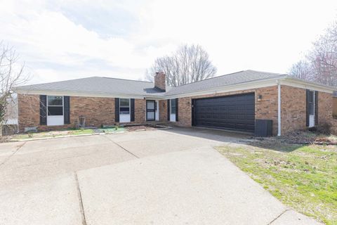 Photo of 5555 Lakeside Drive, Newburgh, IN 47630 (MLS # 202606440)