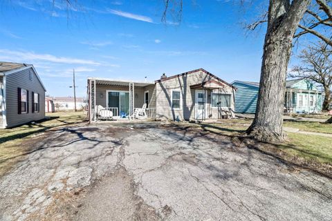 Photo of 1113 E Grant Street, Marion, IN 46952 (MLS # 202606132)