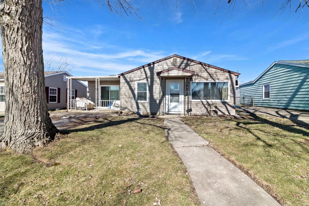 Photo of 1113 E Grant Street, Marion, IN 46952 (MLS # 202606132)