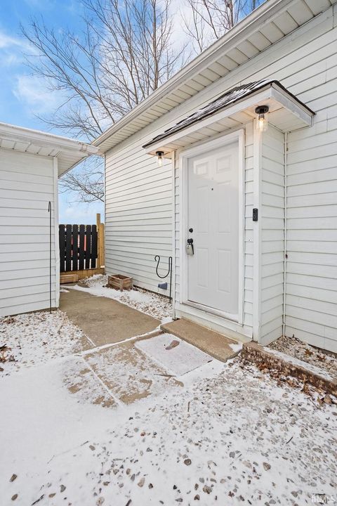 Tiny photo for 10955 E 400 SOUTH, Greentown, IN 46936 (MLS # 202602360)