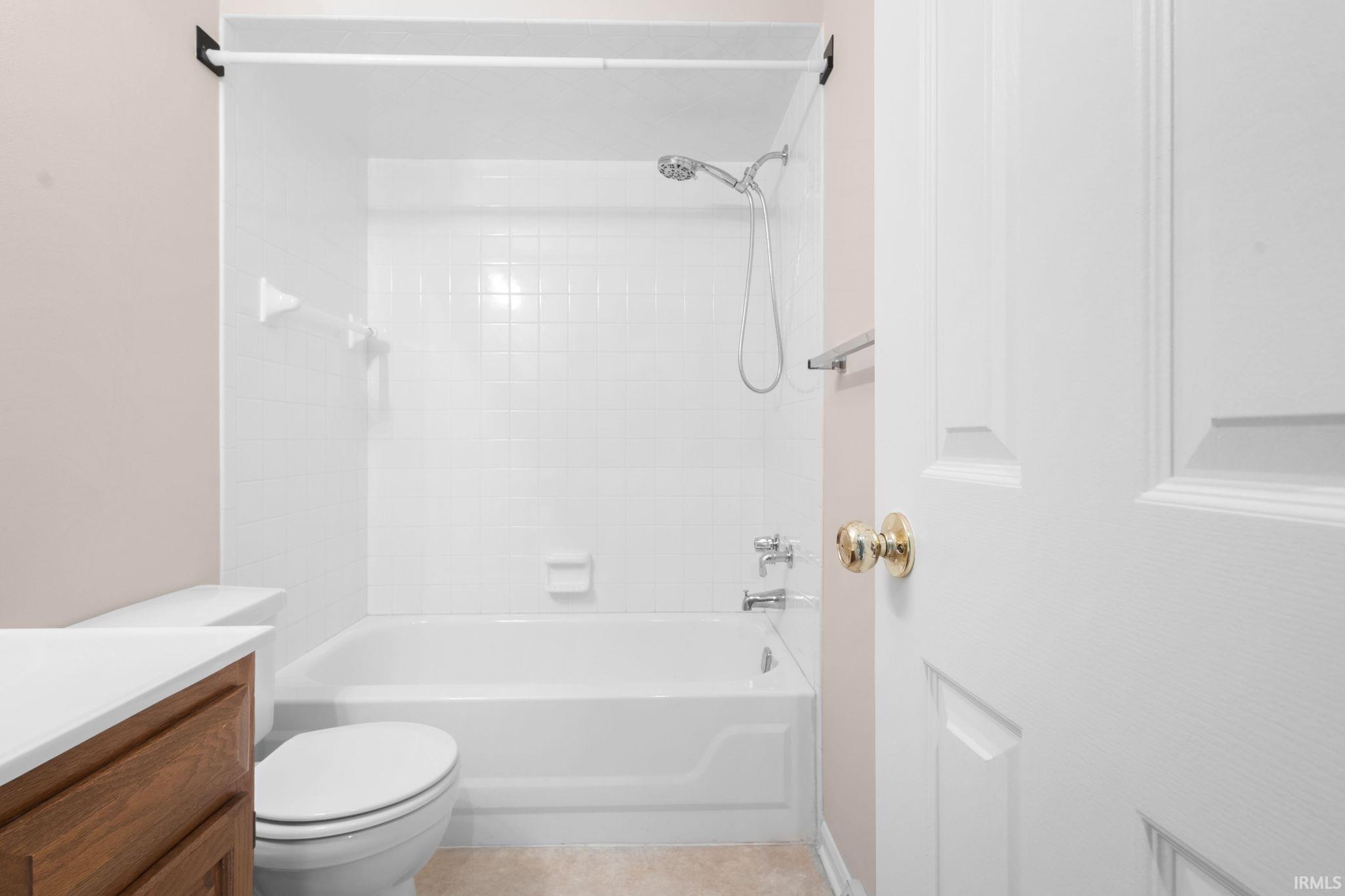 South Bend, Indiana 46615, United States, 2 Bedrooms Bedrooms, ,2 BathroomsBathrooms,Residential,Pending,247379