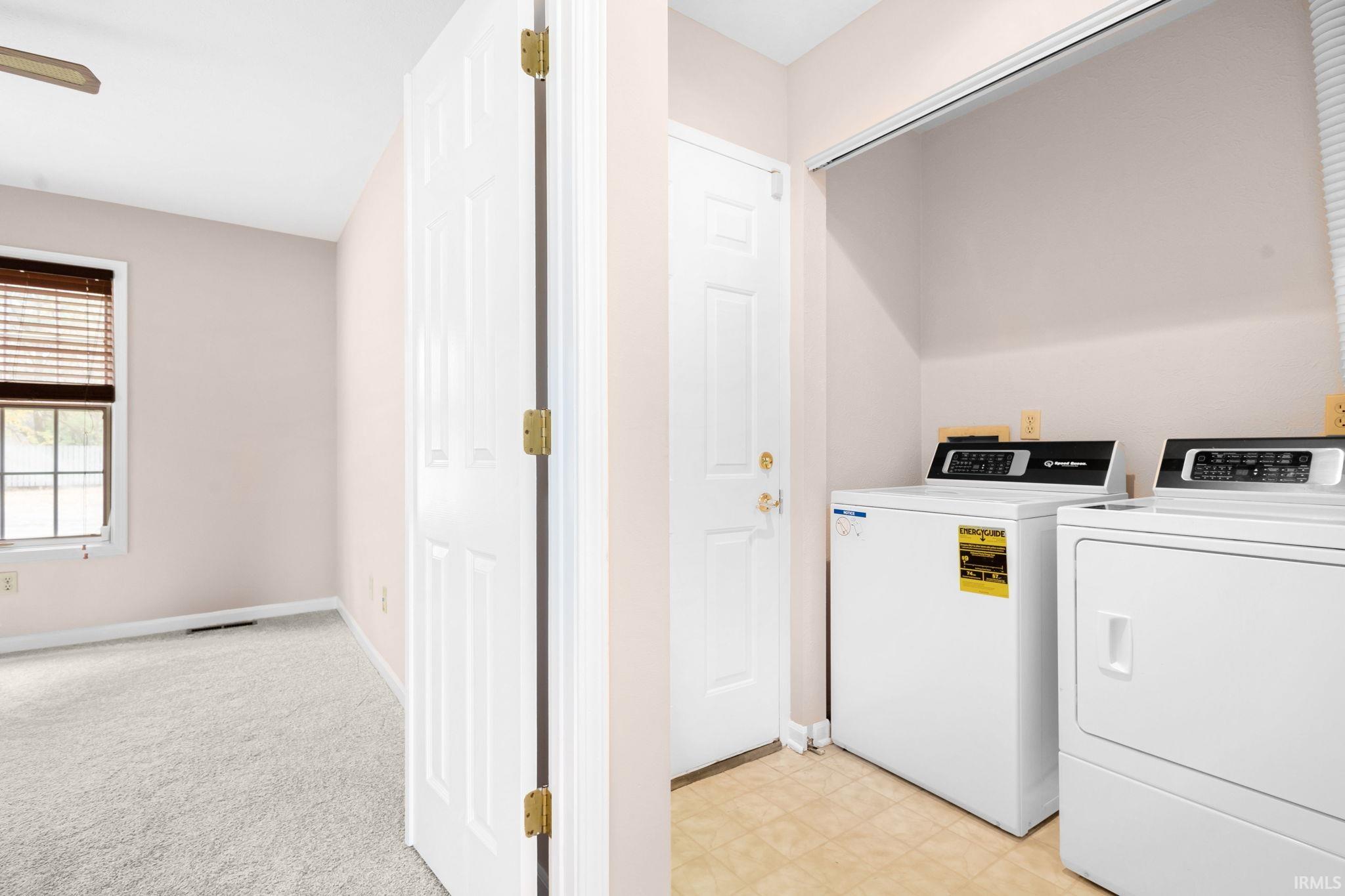 South Bend, Indiana 46615, United States, 2 Bedrooms Bedrooms, ,2 BathroomsBathrooms,Residential,Pending,247379