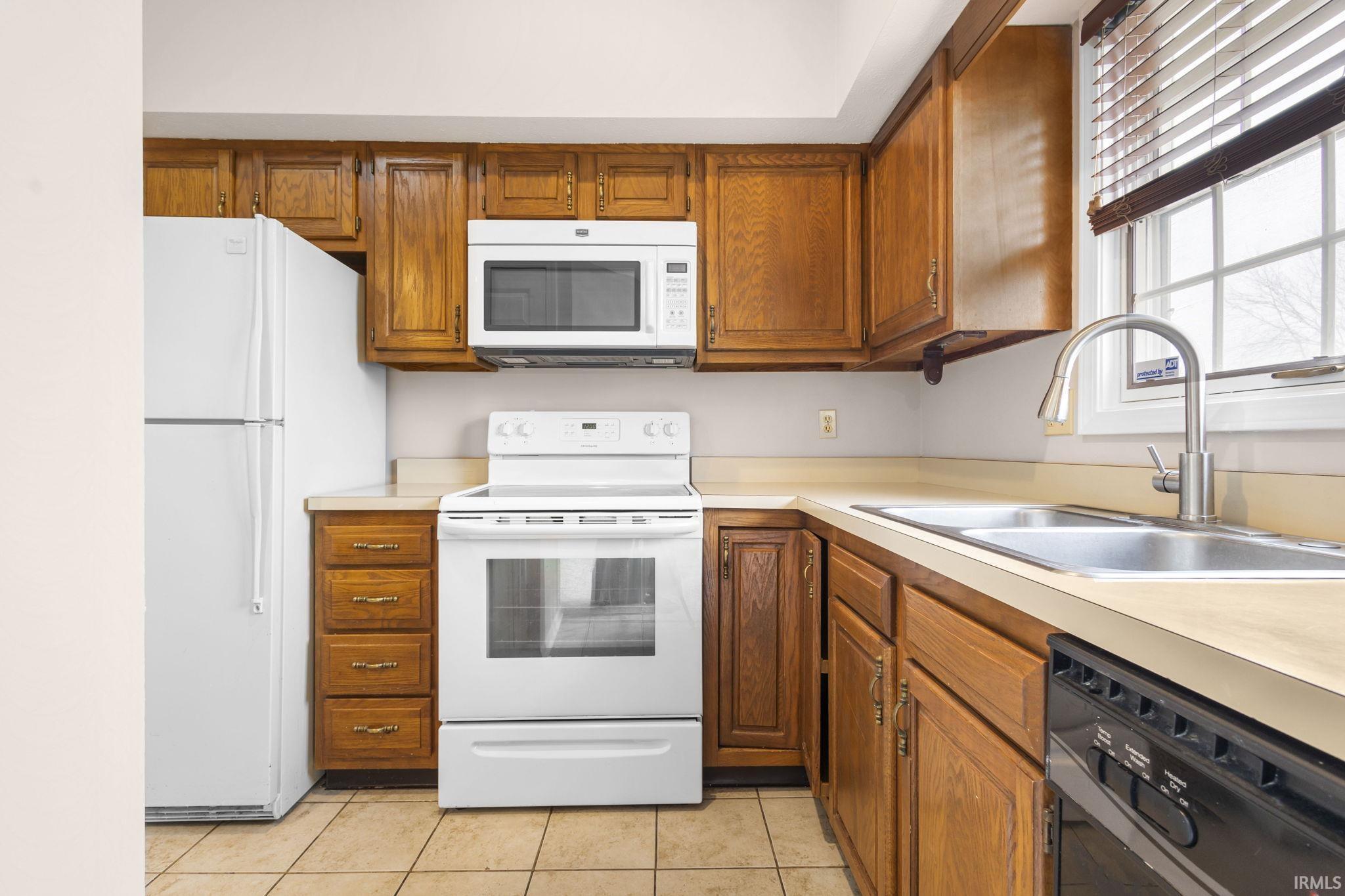 South Bend, Indiana 46615, United States, 2 Bedrooms Bedrooms, ,2 BathroomsBathrooms,Residential,Pending,247379