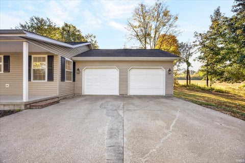 Tiny photo for 797 Rolling Hills Estate Drive, Washington, IN 47501 (MLS # 202643838)