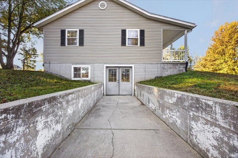 Tiny photo for 797 Rolling Hills Estate Drive, Washington, IN 47501 (MLS # 202643838)