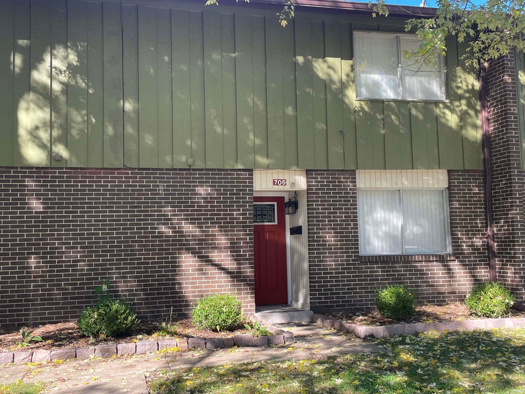 Photo of 2500 Topsfield Road #705, South Bend, IN 46614 (MLS # 202641309)