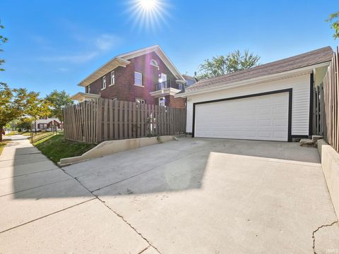 Photo of 4202 Fairfield Avenue, Fort Wayne, IN 46807 (MLS # 202536276)