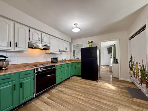 Tiny photo for 4917 Sherbrooke Road, Evansville, IN 47710 (MLS # 202644943)