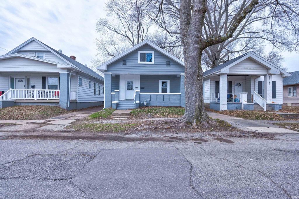 Photo of 1225 S Bedford Avenue, Evansville, IN 47713 (MLS # 202606131)