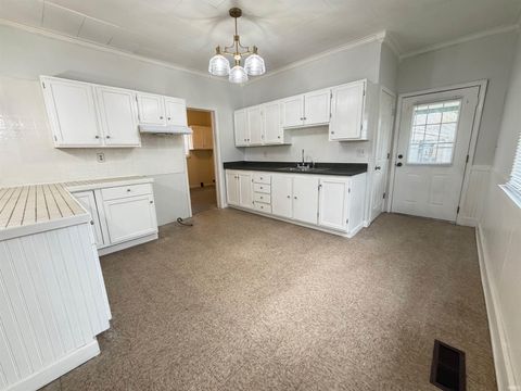 Tiny photo for 644 E Maryland Street, Evansville, IN 47711 (MLS # 202611544)