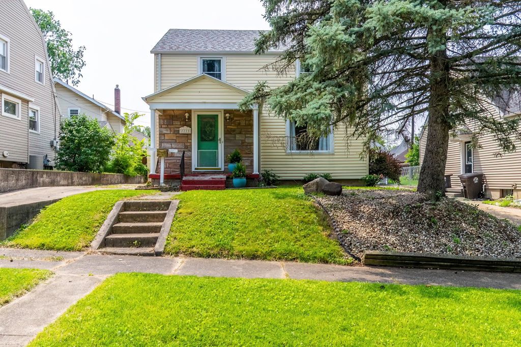 Photo of 2222 Lawndale Drive, Fort Wayne, IN 46805 (MLS # 202606387)