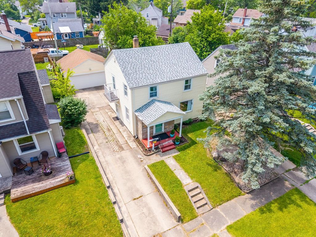 Photo of 2222 Lawndale Drive, Fort Wayne, IN 46805 (MLS # 202606387)