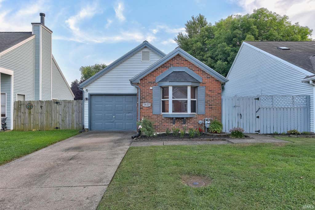 Photo of 5825 Crossfield Drive, Evansville, IN 47715 (MLS # 202632452)